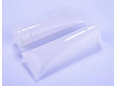 tube de nettoyant facial en plastique souple