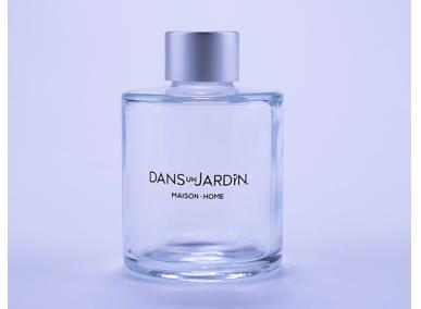 bouteille d'aromathérapie en verre transparent