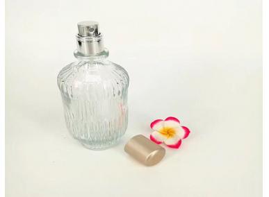 bouteilles de parfum en verre vide