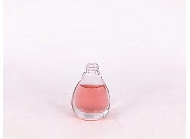 bouteilles de parfum en verre en forme claire