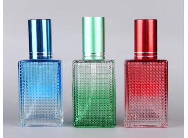 bouteilles de parfum colorées
