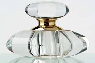 conception de bouteille de parfum en verre
