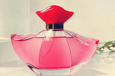 le plus cher est le parfum ou la bouteille de parfum?